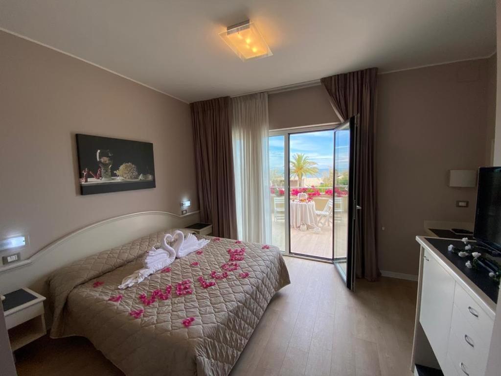 Hotel Maja Pescara Bagian luar foto
