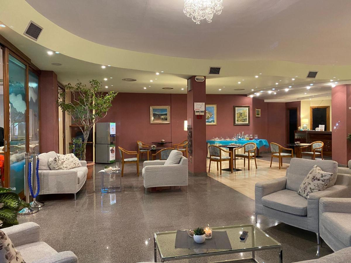 Hotel Maja Pescara Bagian luar foto