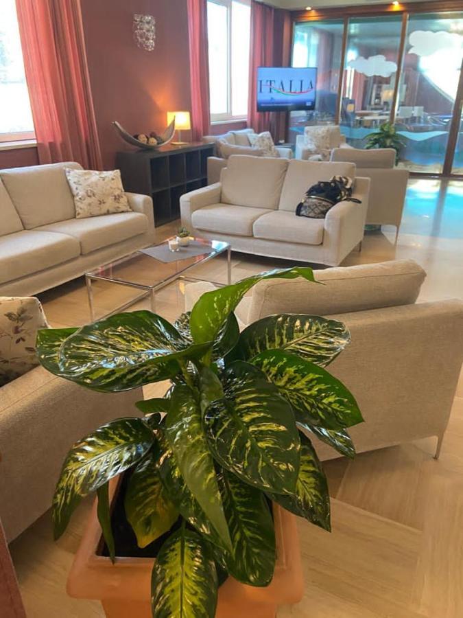 Hotel Maja Pescara Bagian luar foto