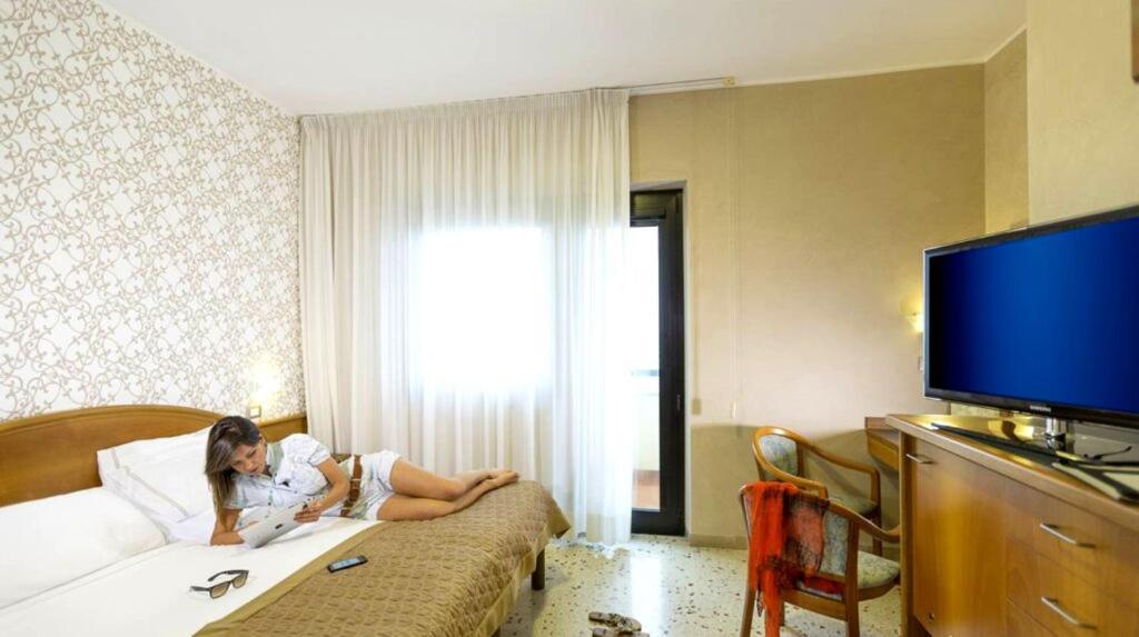 Hotel Maja Pescara Bagian luar foto