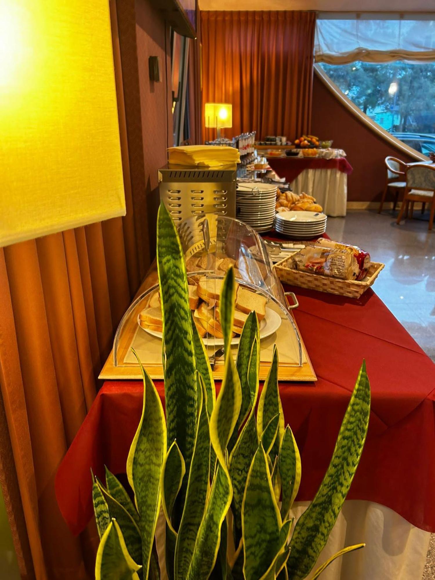 Hotel Maja Pescara Bagian luar foto
