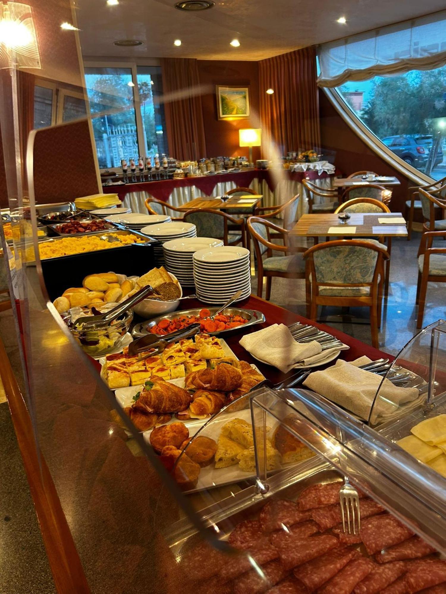 Hotel Maja Pescara Bagian luar foto