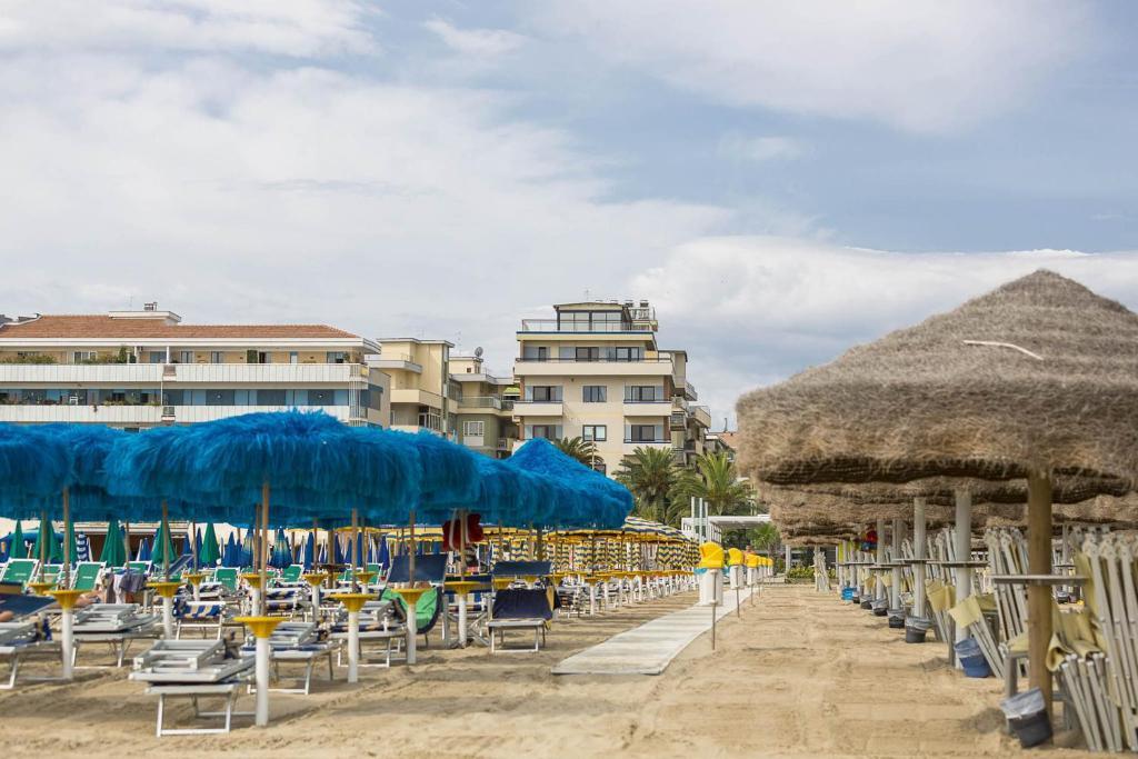 Hotel Maja Pescara Bagian luar foto