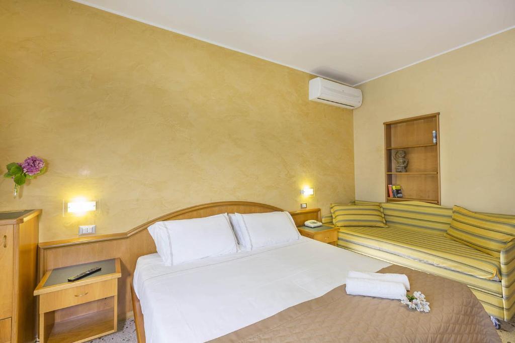 Hotel Maja Pescara Bagian luar foto